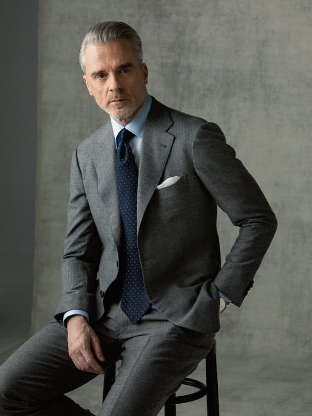 王道のグレー 濃紺かブラウンか 無地スーツを極める Nikkei Style 王道のグレー 濃紺かブラウンか 無地スーツを極める Nikkei Style