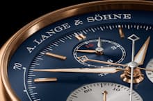 A.ランゲ＆ゾーネの「トリプルスプリット」は設計士、時計師、仕上げ職人があらゆる技術を注ぎ込んだ腕時計という。新作はブルーのダイヤルとピンクゴールドのケース