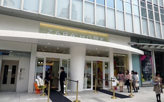「ZARA HOME AOYAMA」は地下鉄表参道駅のB3出口直結。営業時間は月～土:11-21時、日・祝が11-20時