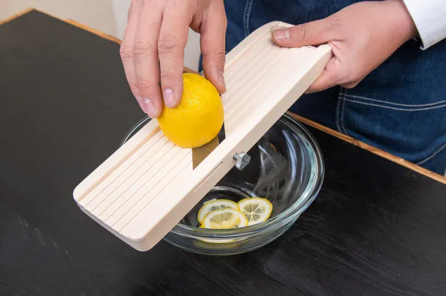 外側硬め 実がつぶれやすいレモンで検証 人気スライサー5種を検証 極薄カボチャが Nikkei Style 外側硬め 実がつぶれやすいレモンで検証 人気スライサー5種を検証 極薄カボチャが Nikkei Style
