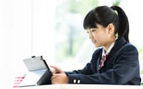 高校版GIGAスクール構想による端末整備が本格的に始まったが、課題も多い(写真はイメージ=PIXTA)