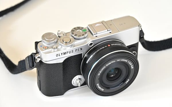 OMデジタルソリューションズが6月25日から販売を開始したミラーレス一眼カメラ「OLYMPUS PEN E-P7」。価格はオープン。公式オンラインストアでは、数量限定の発売記念セット（ボディー）を9万3500円で販売している