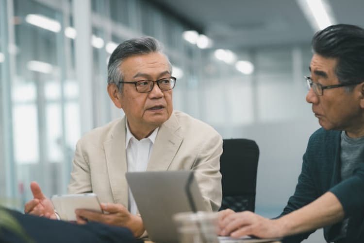 若手の成長の芽を摘まないベテラン社員になるために 思考 行動サイクルを回そう Nikkeiリスキリング 若手の成長の芽を摘まないベテラン社員になるために 思考 行動サイクルを回そう Nikkeiリスキリング