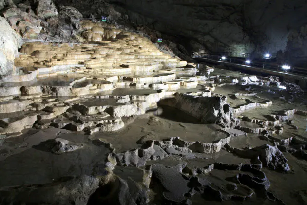 真夏でもひんやり お薦めの鍾乳洞ベスト10 Nikkei Style 真夏でもひんやり お薦めの鍾乳洞ベスト10 Nikkei Style