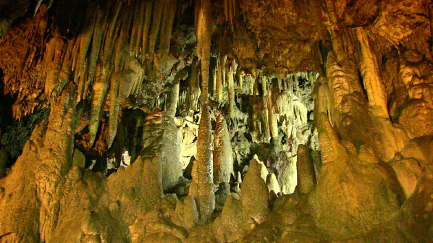 真夏でもひんやり お薦めの鍾乳洞ベスト10 Nikkei Style 真夏でもひんやり お薦めの鍾乳洞ベスト10 Nikkei Style
