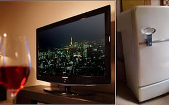 図2　海外で売れているサムスン電子の製品。欧州向けワイングラス形薄型テレビ（左）と、インド向けカギ付き冷蔵庫（右）