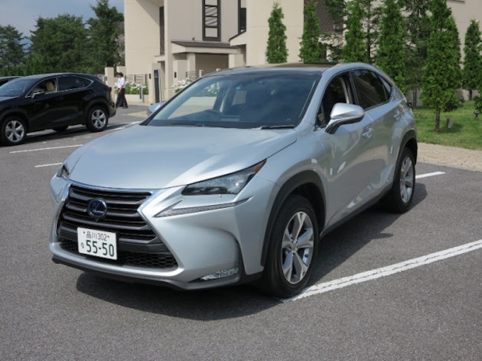 トヨタ小型 レクサスnx 低燃費ターボエンジン初搭載 日本経済新聞
