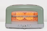 前面にガラスを採用しており、焼き上がる様子が見えるのが大きな特徴 前面にガラスを採用しており、焼き上がる様子が見えるのが大きな特徴