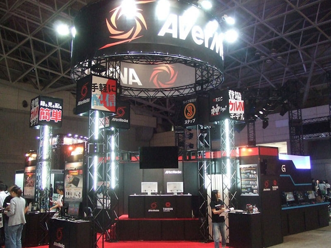 ゲーム実況 向け製品も多数出展 コンパクトでpcいらず 日本経済新聞