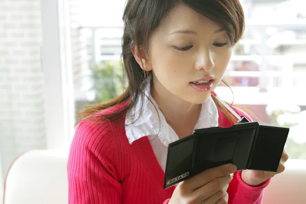 顔の劣化 の原因は生活習慣 お疲れ顔はこう撃退 Nikkei Style 顔の劣化 の原因は生活習慣 お疲れ顔はこう撃退 Nikkei Style