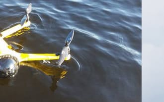 ［左］着水できる4ローターのUAV、「QuadH2o」
［右］6ローター、防水仕様UAV「HexH2o」（写真:いずれもQUAD H2Oマルチローターズ）