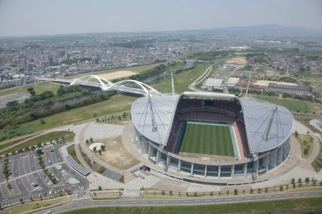 豊田スタジアムの屋根 撤去も検討 修繕費の削減狙い 日本経済新聞