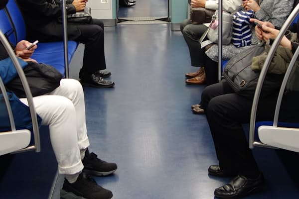 錯視の不思議 ドレスは青か金か カギは周囲の光 Nikkei Style 錯視の不思議 ドレスは青か金か カギは周囲の光 Nikkei Style