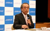 会見するJASRACの菅原瑞夫理事長（2015年5月8日、東京都渋谷区）