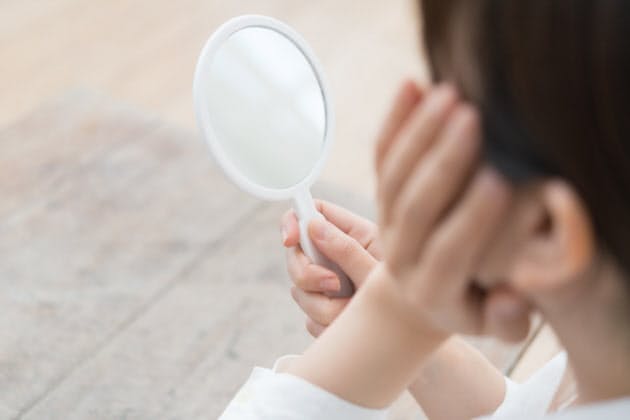 顔の劣化 の原因は生活習慣 お疲れ顔はこう撃退 Nikkei Style 顔の劣化 の原因は生活習慣 お疲れ顔はこう撃退 Nikkei Style