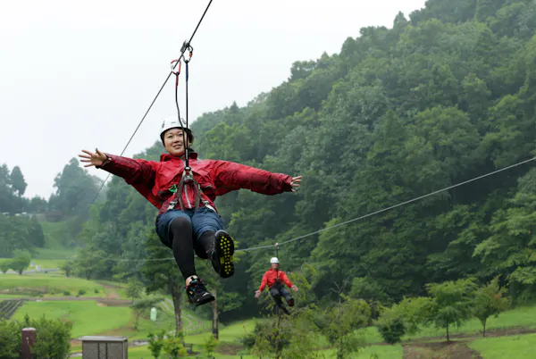 空を飛び鳥になった気分 お薦めのジップライン Nikkei Style 空を飛び鳥になった気分 お薦めのジップライン Nikkei Style