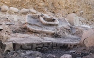 ジョージア（グルジア）、グラクリャーニの古代神殿跡から出土した、石の側面に彫られた謎の文字。カフカス地方で発見された文字のうち、最古のものと見られる。（Photograph by Shalva Lejava）
