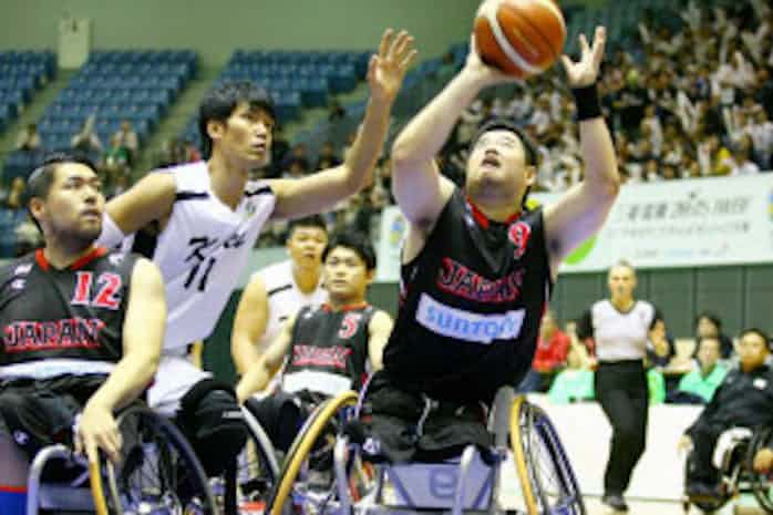 激しさの裏に緻密な戦略 車いすバスケ 見る者を魅了 日本経済新聞