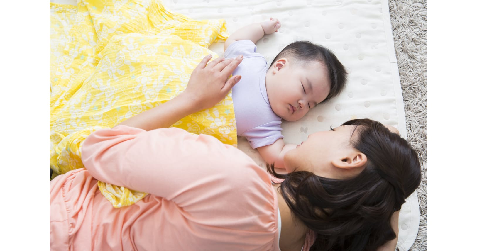 添い寝の功罪 日本の子どもの睡眠は超短時間 ナショジオ Nikkei Style