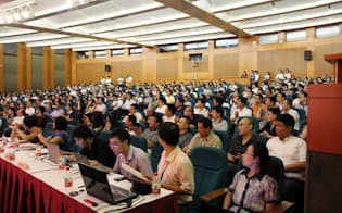 筆者が講演した上海個人投資家セミナー。ほとんどが初心者で、売り、買い、一方方向に一斉に動く傾向がある