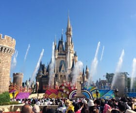 東京ディズニーランド シー 大人1日券7400円に500円値上げ 日本経済新聞