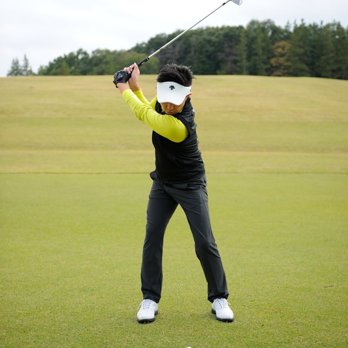 世界トップも実践 ダウンブローは左肩で打つ 中 日本経済新聞 世界トップも実践 ダウンブローは左肩で打つ 中 日本経済新聞