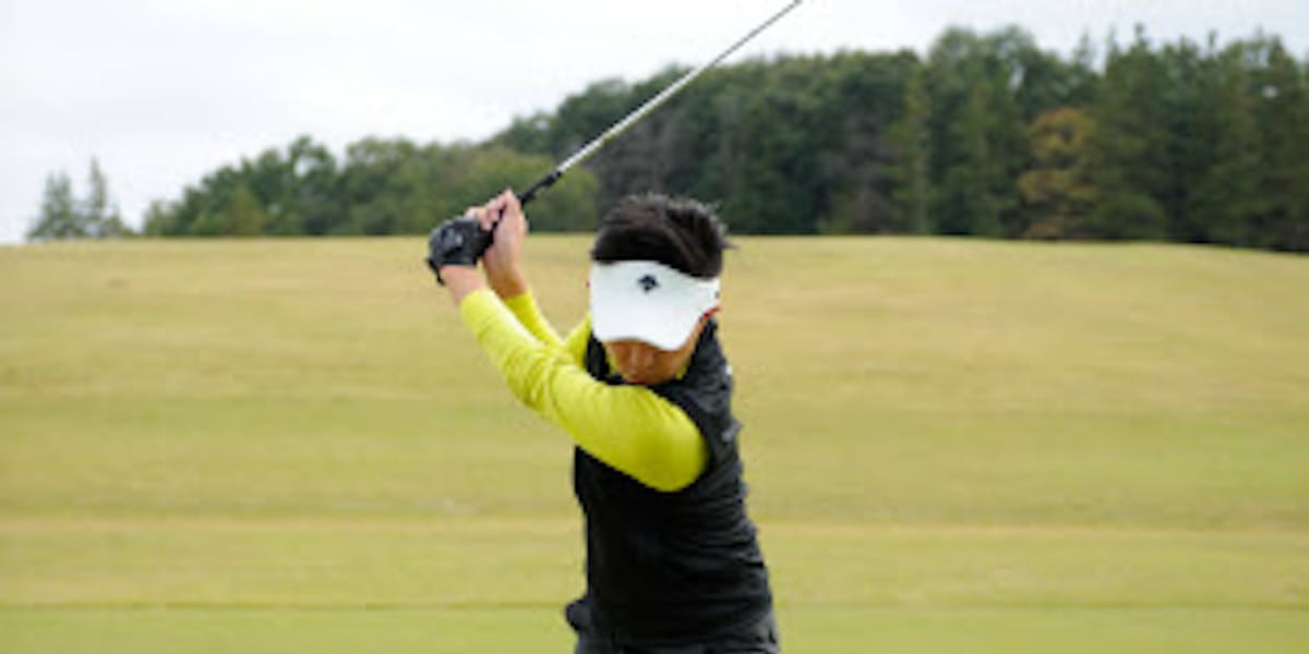 世界トップも実践 ダウンブローは左肩で打つ 中 日本経済新聞