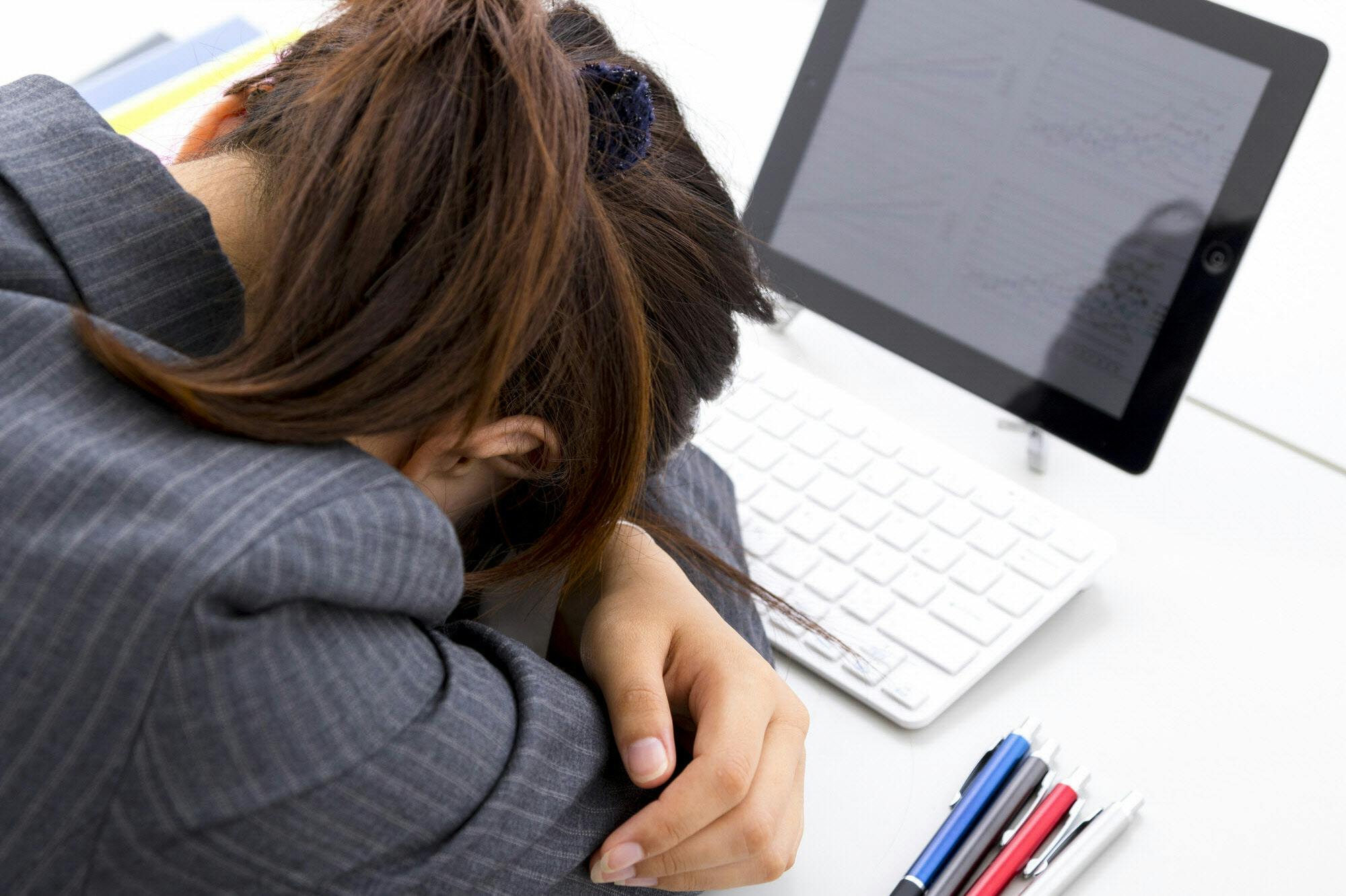 軽視できない うっかり居眠り 過眠やうつの可能性 Nikkei Style