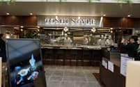 人気パティシエの鎧塚俊彦氏がプロデュースするダイニングレストラン「TOSHI STYLE」（11階）では、デザートを中心にしたコースメニューを展開