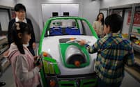 「カスタムガレージ」では、パーツを選んで自動車に取り付けられる