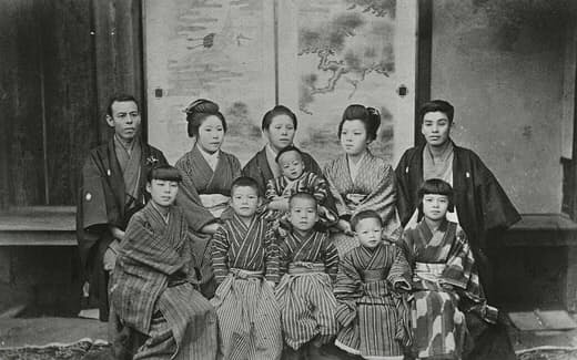 竹鶴家の集合写真(1899年、前列中央が5歳の筆者)