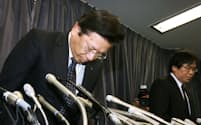 燃費試験に関する不正行為で謝罪する三菱自動車の相川哲郎社長=20日午後、国交省