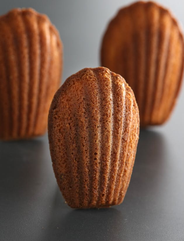 マドレーヌ 決め手は濃厚バターとふんわりはちみつ Nikkei Style マドレーヌ 決め手は濃厚バターとふんわりはちみつ Nikkei Style