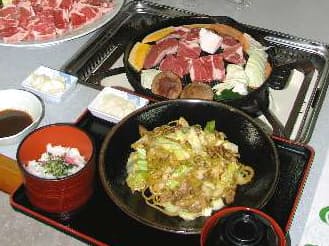 岡山 蒜山高原 ジンギスカンに焼きそば 草原で満喫 Nikkei Style 岡山 蒜山高原 ジンギスカンに焼きそば 草原で満喫 Nikkei Style