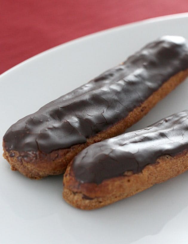 チョコ エクレア 口いっぱいのとろーりクリーム Nikkei Style