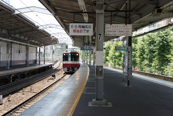駅のアナウンスなど音のサインには隠れた秘密がいっぱい(写真は京急線品川駅) 駅のアナウンスなど音のサインには隠れた秘密がいっぱい(写真は京急線品川駅)