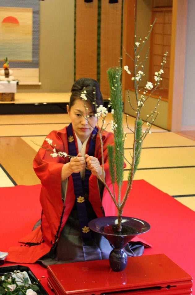 男性が4割の生け花教室 男もすなる生け花 お茶 おけいこ観光 のススメ Nikkei Style 男性が4割の生け花教室 男もすなる生け花 お茶 おけいこ観光 のススメ Nikkei Style