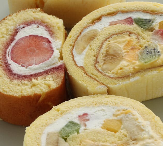 果実の存在感と濃厚クリーム フルーツロールケーキ Nikkei Style