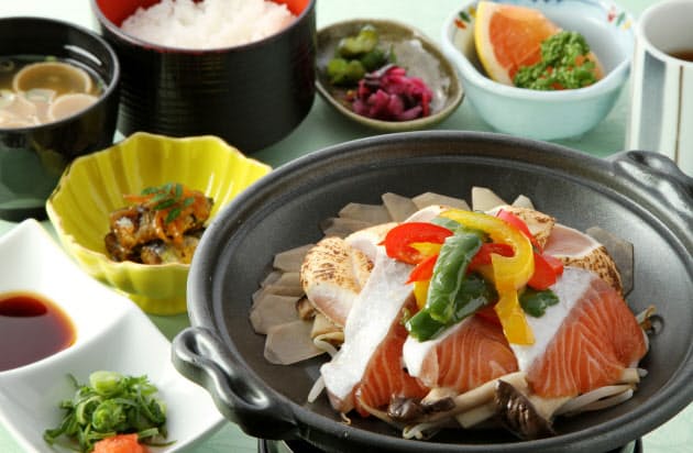 カツオのたたき 蒸し鶏 食事で夏バテに勝つ Nikkei Style カツオのたたき 蒸し鶏 食事で夏バテに勝つ Nikkei Style