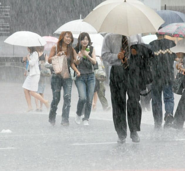 夕立と ゲリラ豪雨 はどこが違う Nikkei Style 夕立と ゲリラ豪雨 はどこが違う Nikkei Style