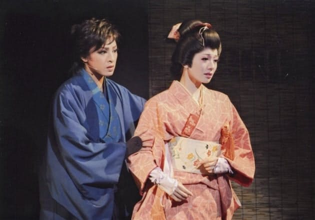 宝塚歌劇団雪組公演 Jin Gold Spark 命の輝き 問うサヨナラ公演 Nikkei Style 宝塚歌劇団雪組公演 Jin Gold Spark 命の輝き 問うサヨナラ公演 Nikkei Style