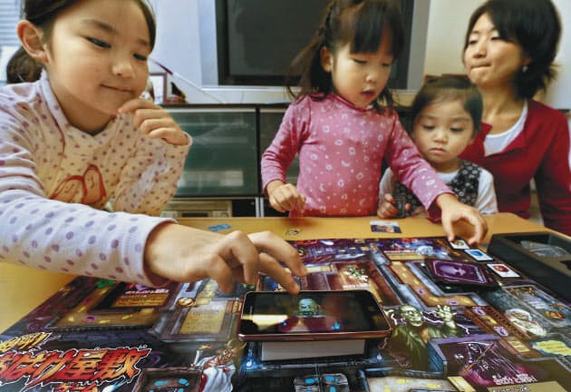 ボードゲーム ヘリコプター スマホ連動のおもちゃ続々 日経bizgate