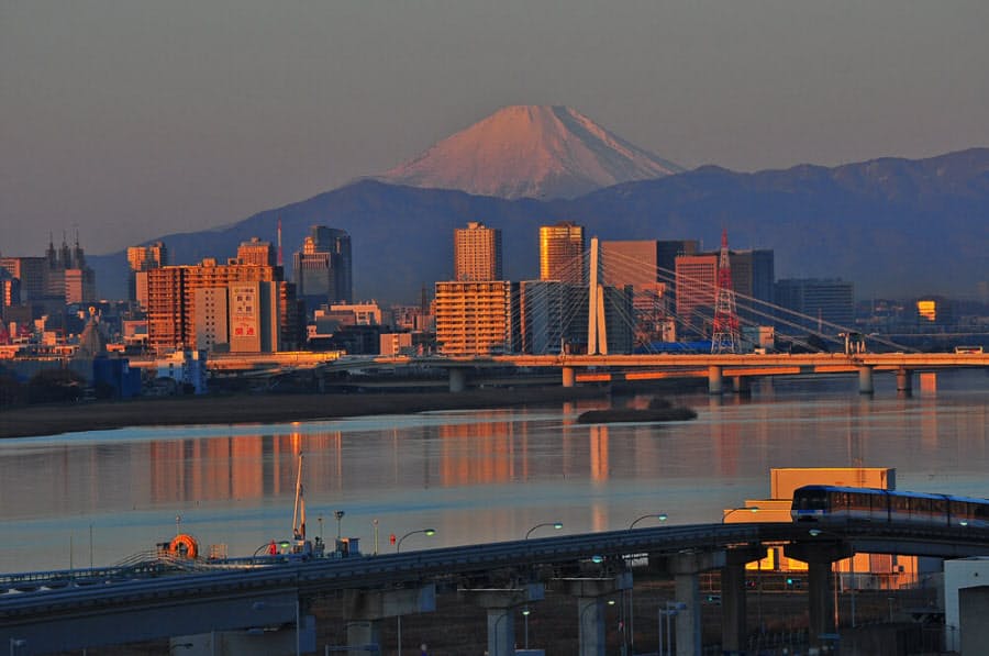 羽田の国際線ターミナルで朝焼けの富士 東京23区から見える富士山 ベスト10は Nikkei Style