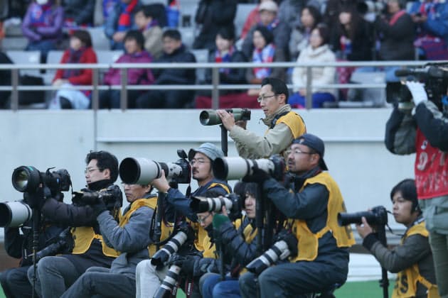 Iphoneで迫力のスポーツ写真 双眼鏡を活用 報道カメラマンのiphone撮影塾 日経bizgate