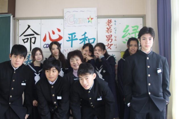 移民大国アメリカでは 多国籍の生徒たちが1つになった瞬間 ある中学の奇跡 Nikkei Style 移民大国アメリカでは 多国籍の生徒たちが1つになった瞬間 ある中学の奇跡 Nikkei Style