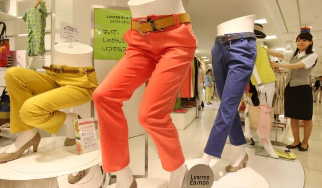 今春は明るい服がブーム 流行色は景気と関係あり Nikkei Style 今春は明るい服がブーム 流行色は景気と関係あり Nikkei Style