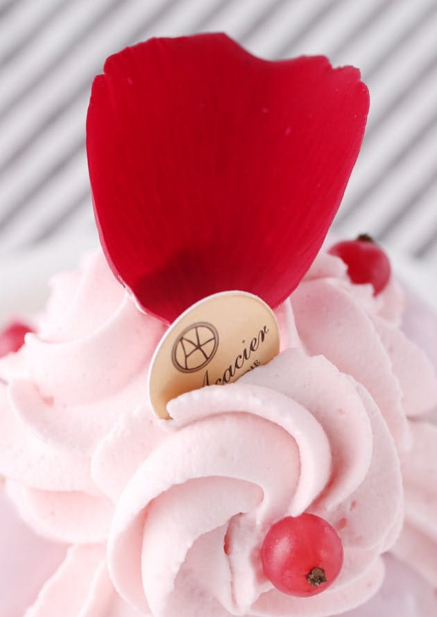 バラの花束の感動をお菓子に ローズスイーツ Nikkei Style バラの花束の感動をお菓子に ローズスイーツ Nikkei Style