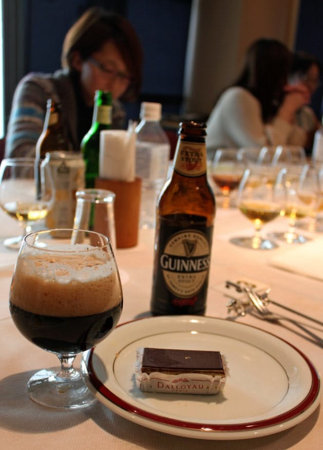 スイーツをつまみ ビールを 相性の良さにもう1杯 Nikkei Style