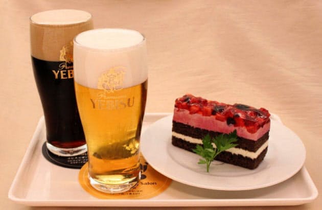 スイーツをつまみ ビールを 相性の良さにもう1杯 Nikkei Style