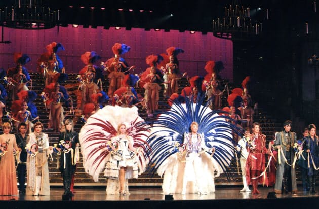 宝塚歌劇星組公演 ロミオとジュリエット 初演より若々しく Nikkei Style 宝塚歌劇星組公演 ロミオとジュリエット 初演より若々しく Nikkei Style
